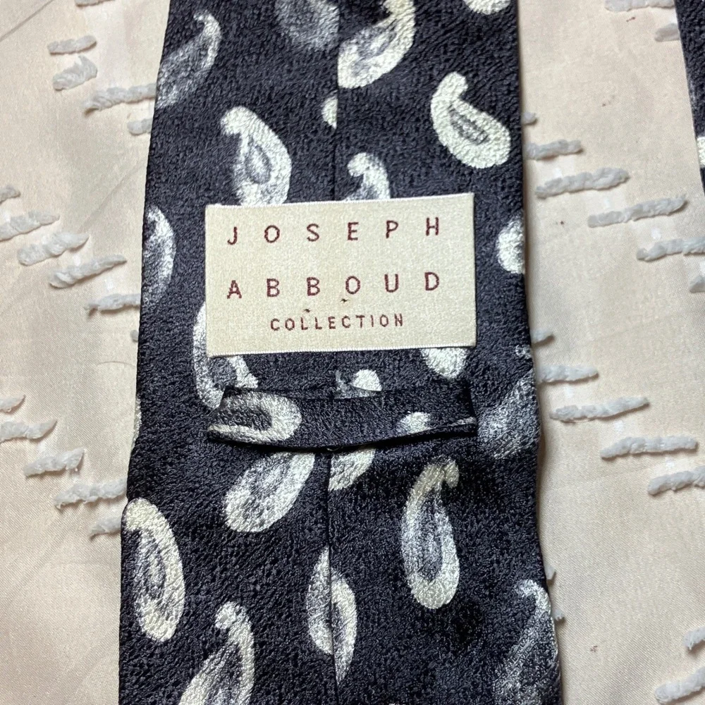 Joseph Abboud Necktie Mens Black Silver Paisley Silk  Designer Made in Italy